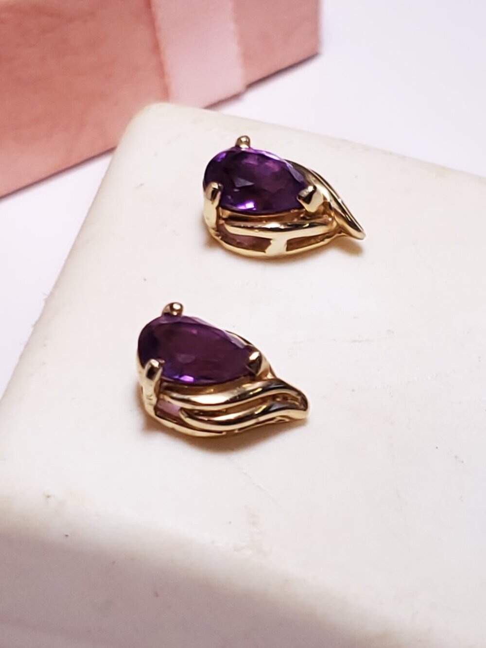 Estate 1.25ctw Natural Teardrop Amethyst shrimp sides 14Kt YG Stud Earrings24221